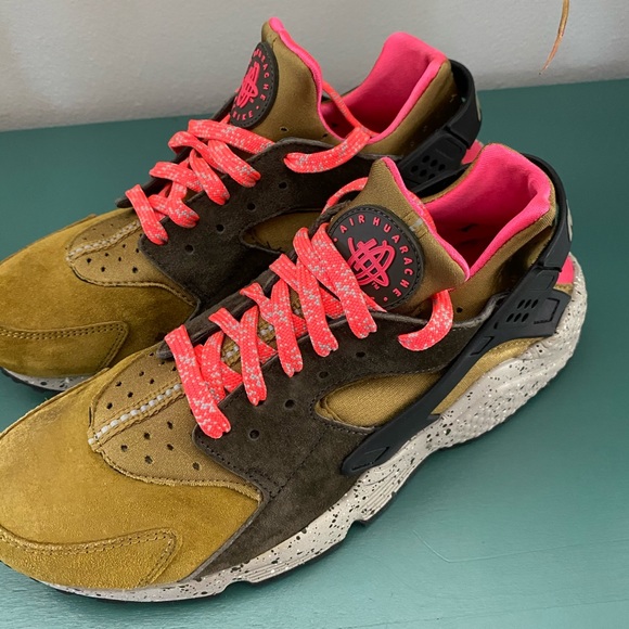 Nike Air Huaraches - Picture 2 of 6